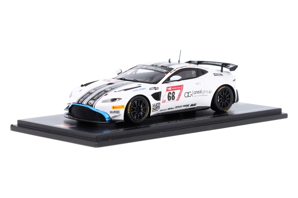 Aston-Martin-Vantage-AMR-GT4-SG916_13159580006759160Frank PendersAston-Martin-Vantage-AMR-GT4-SG916_Houseofmodelcars_.jpg