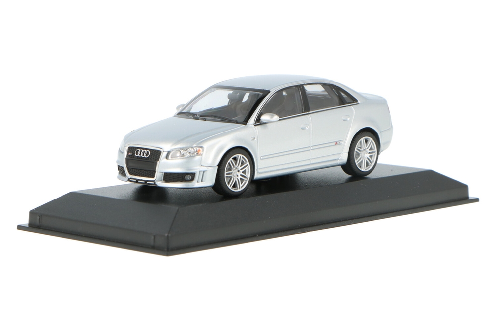 Audi-RS4-940014601_13154012138751422Audi-RS4-940014601_Houseofmodelcars_.jpg