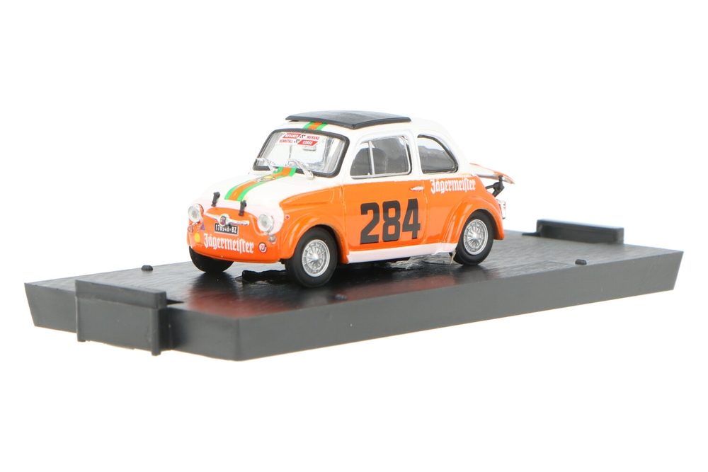昭和レトロ風景と西洋のFIAT ABARTH 695ssコラボジオラマ 人気ブラドン 昭和レトロ風景と西洋のFIAT ABARTH 695ssコラボ