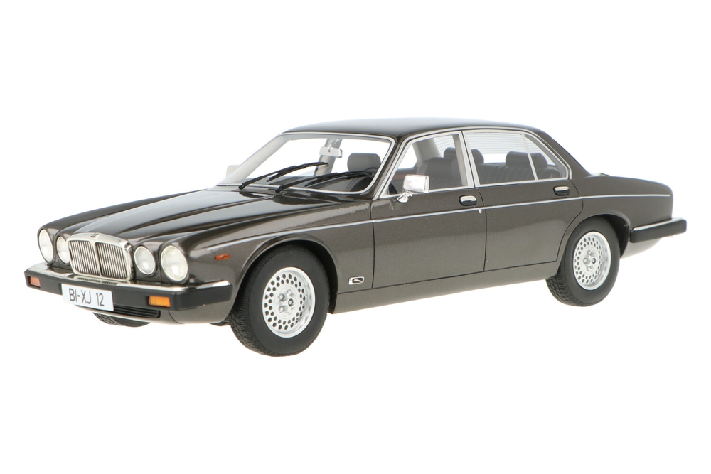 104-032 Cult 1/18 ジャガー XJ SIII 1983 1:18 Cult Scale 1983 Jaguar XJ-SC - YouTube