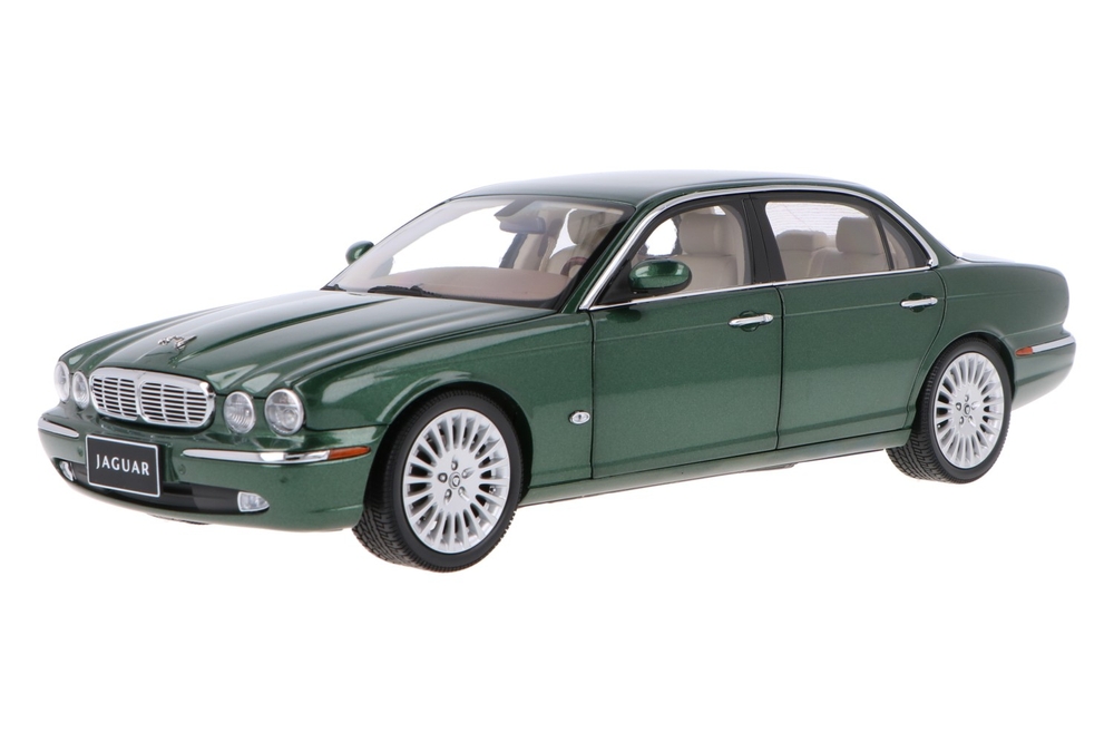 Jaguar-XJ6-810502_13156970342044472Frank PendersJaguar-XJ6-810502_Houseofmodelcars_.jpg