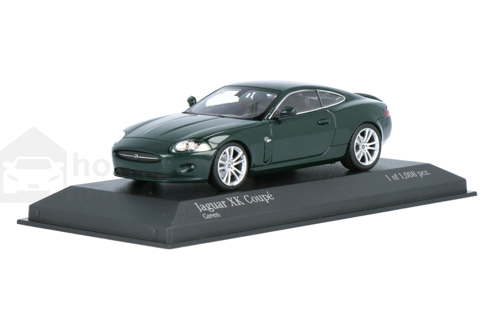 Jaguar XK Coupé 2006 rot Minichamps 150130503 in der Modellauto