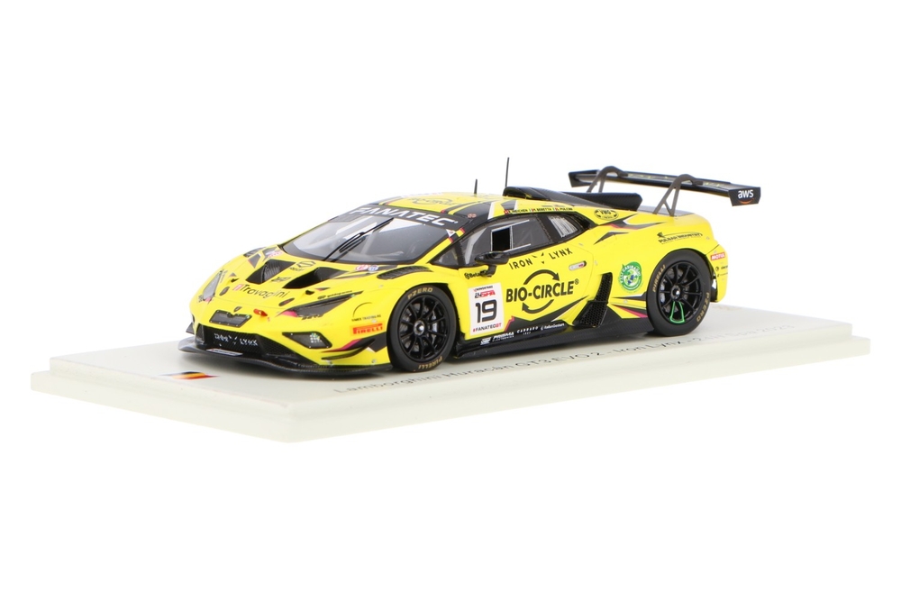 Lamborghini-Huracán-GT3-SB731_13159580006727312Frank PendersLamborghini-Huracán-GT3-SB731_Houseofmodelcars_.jpg