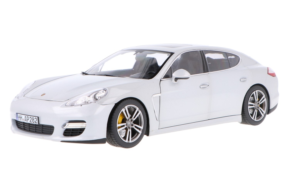 ☆激レア絶版*世界30台*Minichamps*1/43*Porsche Panamera
