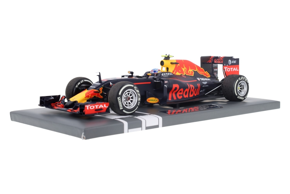 RedBull-Racing-RB12-Max-Verstappen-117160333_13154012138138698Frank PendersRedBull-Racing-RB12-Max-Verstappen-117160333_Houseofmodelcars_.jpg