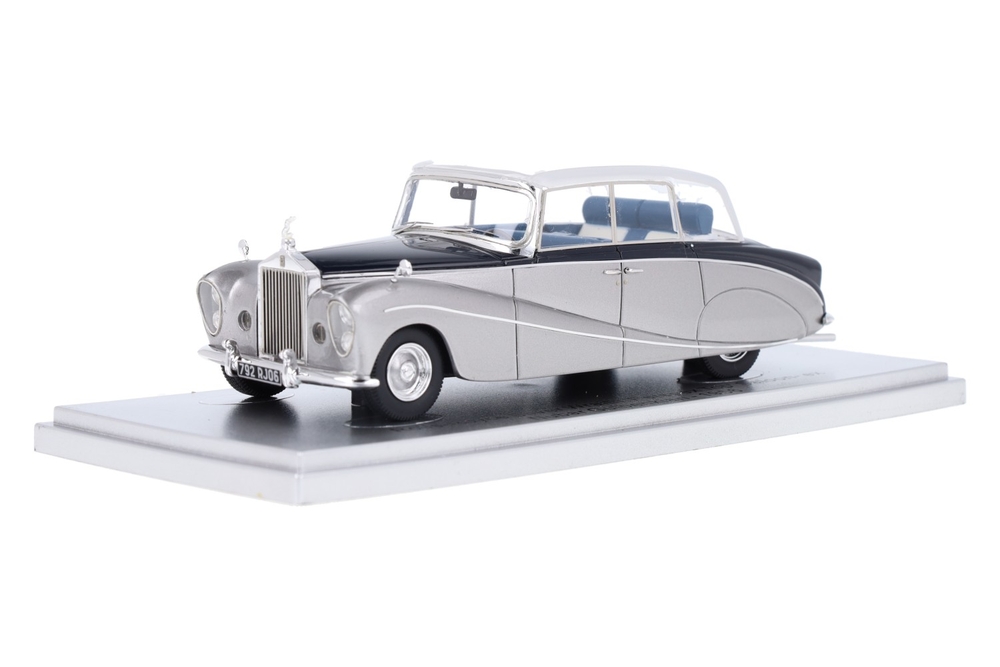 Rolls-Royce-Silver-Wraith-KE43049052_1315043049052005Frank PendersRolls-Royce-Silver-Wraith-KE43049052_Houseofmodelcars_.jpg