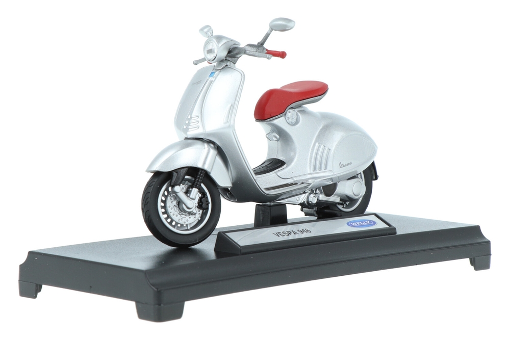 Vespa-946-V19660PWS_13154891761196639SVespa-946-V19660PWS_Houseofmodelcars_.jpg