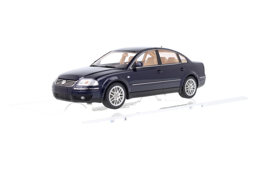 Volkswagen-Passat-W8-DNA000029_13157445902895829Frank PendersVolkswagen-Passat-W8-DNA000029_Houseofmodelcars_.jpg