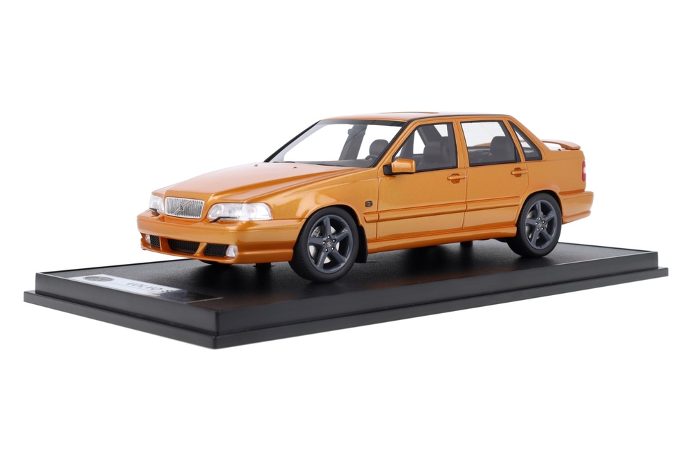 Volvo-S70R-RM-0009_13157445902896826Frank PendersVolvo-S70R-RM-0009_Houseofmodelcars_.jpg