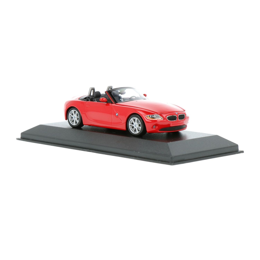 【美品】　BMW Z4 1/43モデル 展示用台座付　ディーラー正規品 1/43 TSM BMW G29 Z4 M40i (Glacier Silver Metallic) Resin Car Model