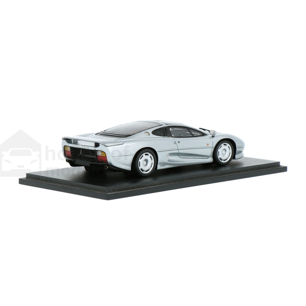jaguar-xj2203180292.jpg