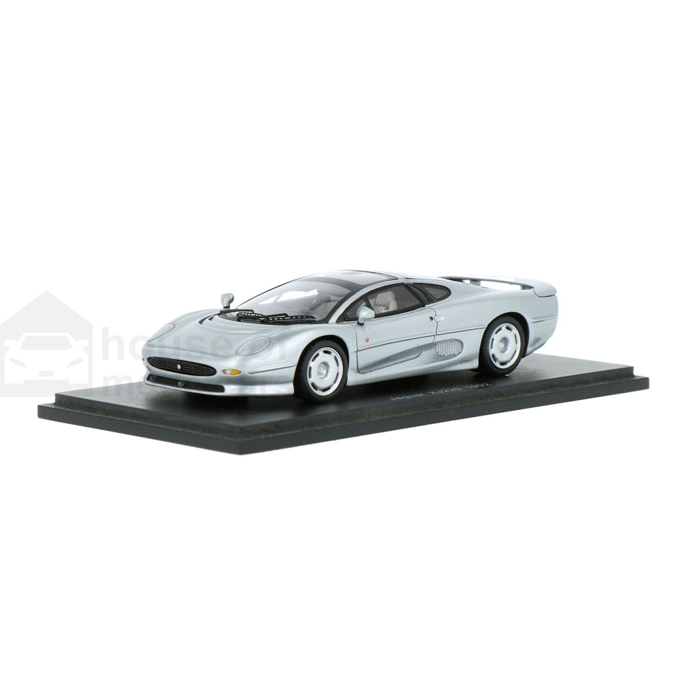 jaguar-xj2203180304.jpg