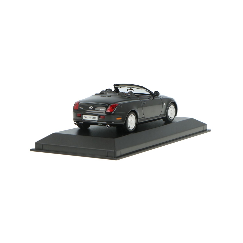 minichmaps 1/18 Porsche 911 Carrera 4 GTS Convertible