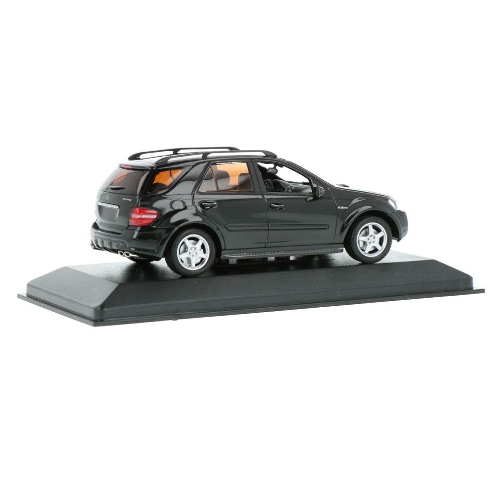 ミニカー MINICHAMPS Mercedes-Benz ML63 AMG 1/43 mercedes-benz-ml63-amg3149003.jpg
