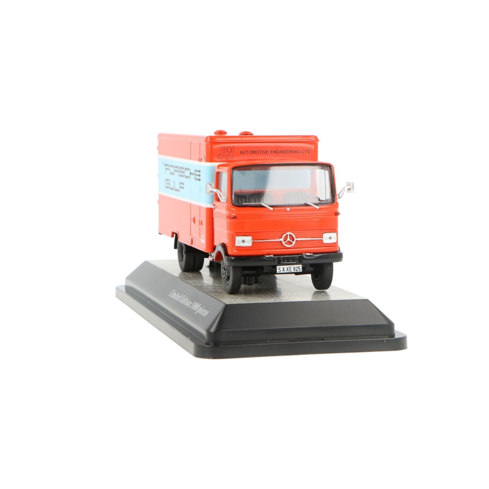 Mercedes-Benz LP608 