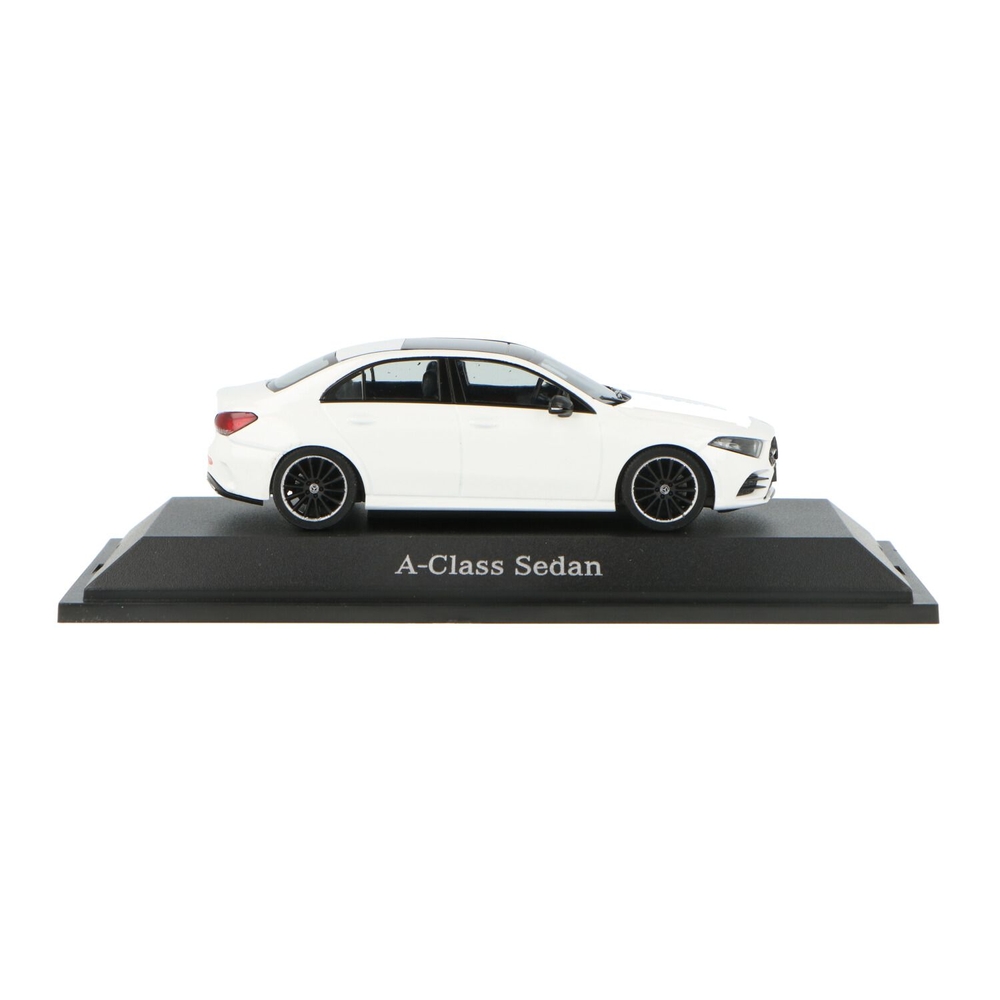 Mercedes-Benz A-Klasse Limousine 1/43 白 Mercedes-Benz A-Klasse Limousine 1/43 白 - メルカリ