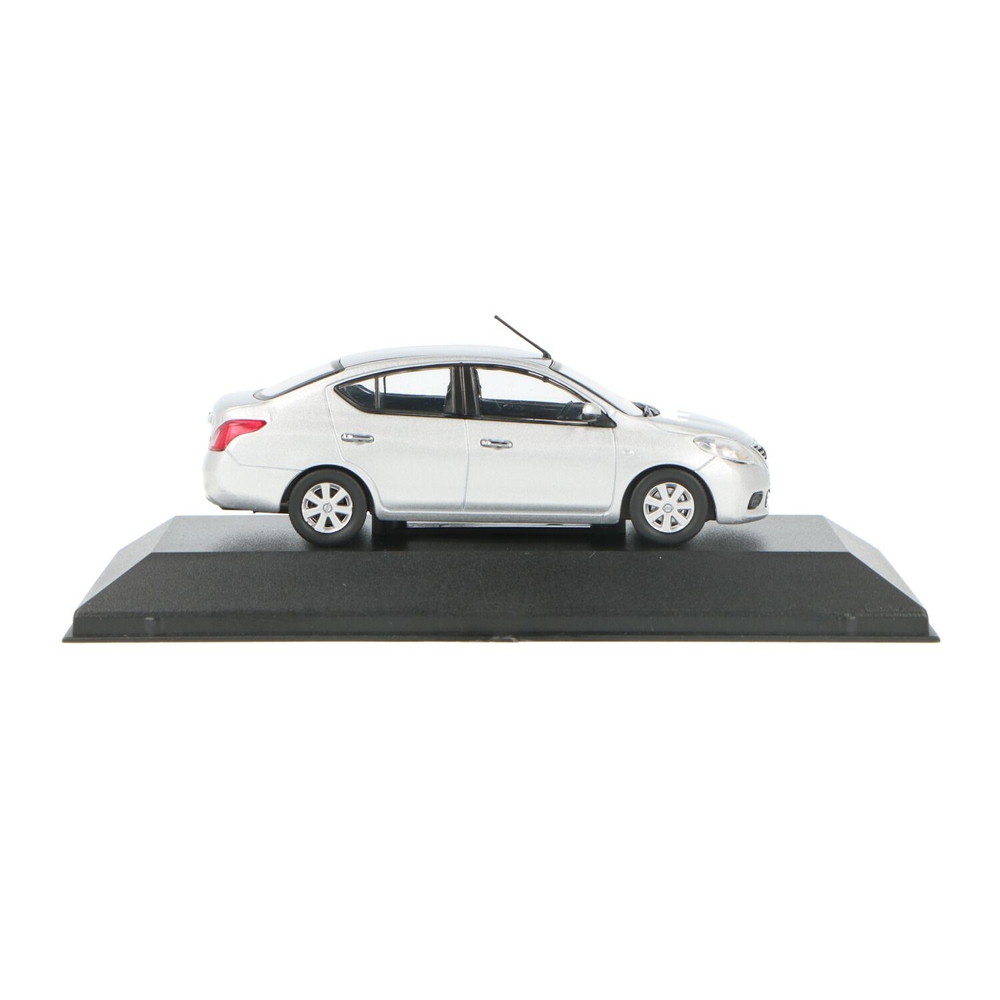 J-Collection 1/43 Nissan Latio (バーニングレッド) 完成品 khxv5rg
