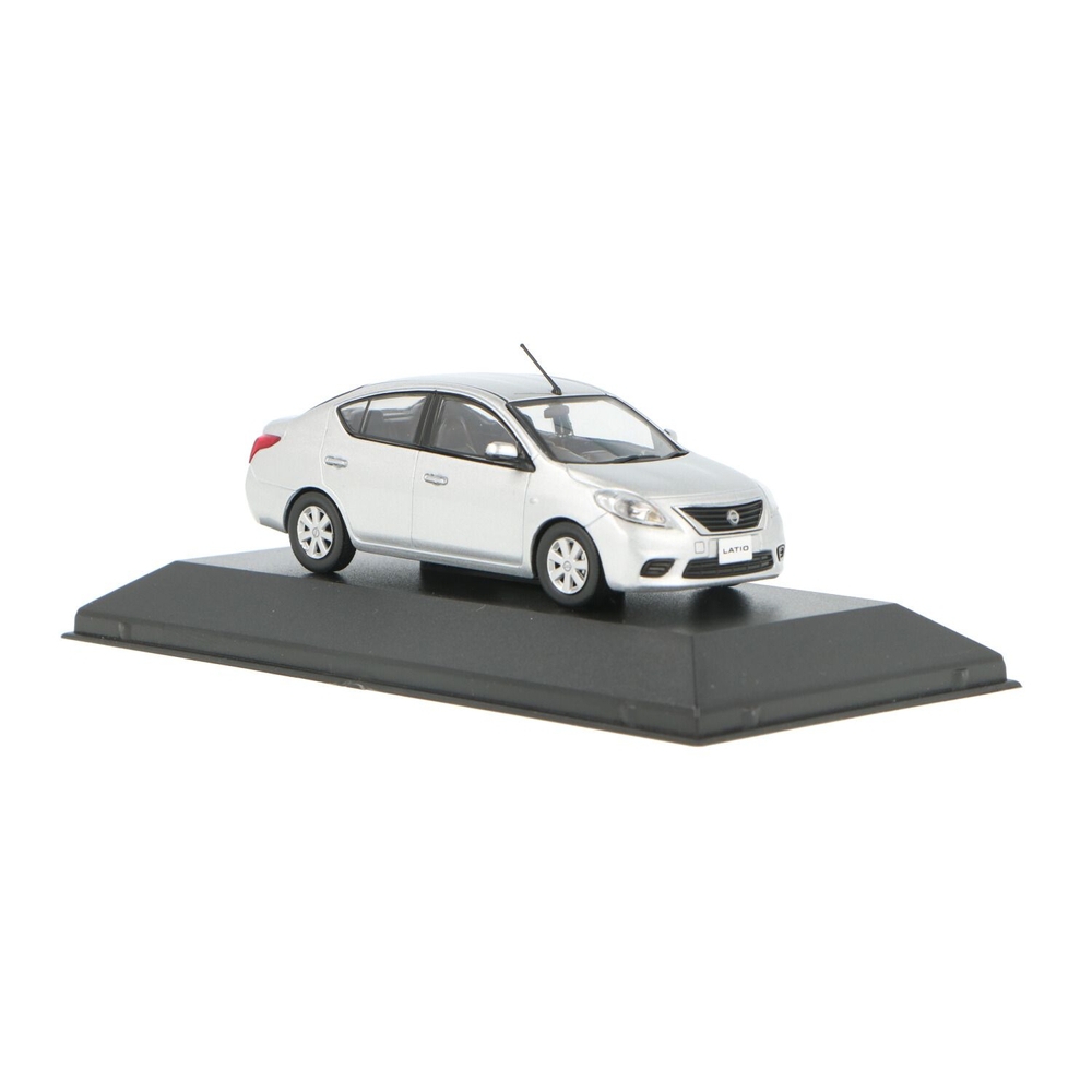 (未使用･未開封品)　J-Collection 1/43 Nissan Latio (ホワイトパール) 完成品 60wa65s nissan5030747.jpg