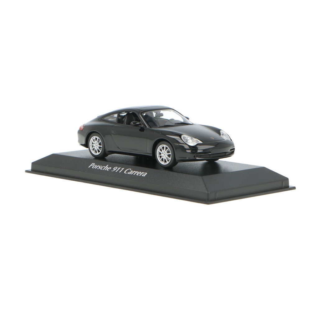 Voiture sportive PORSCHE 911 Carrera de 2001 couleur noire avec une