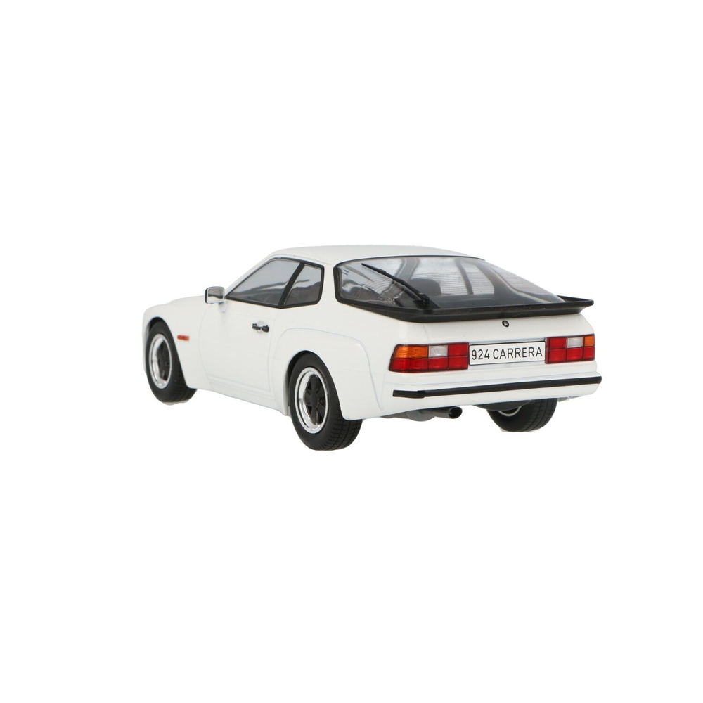 Voiture de 1981 couleur blanche – PORSCHE 924 carrera GT