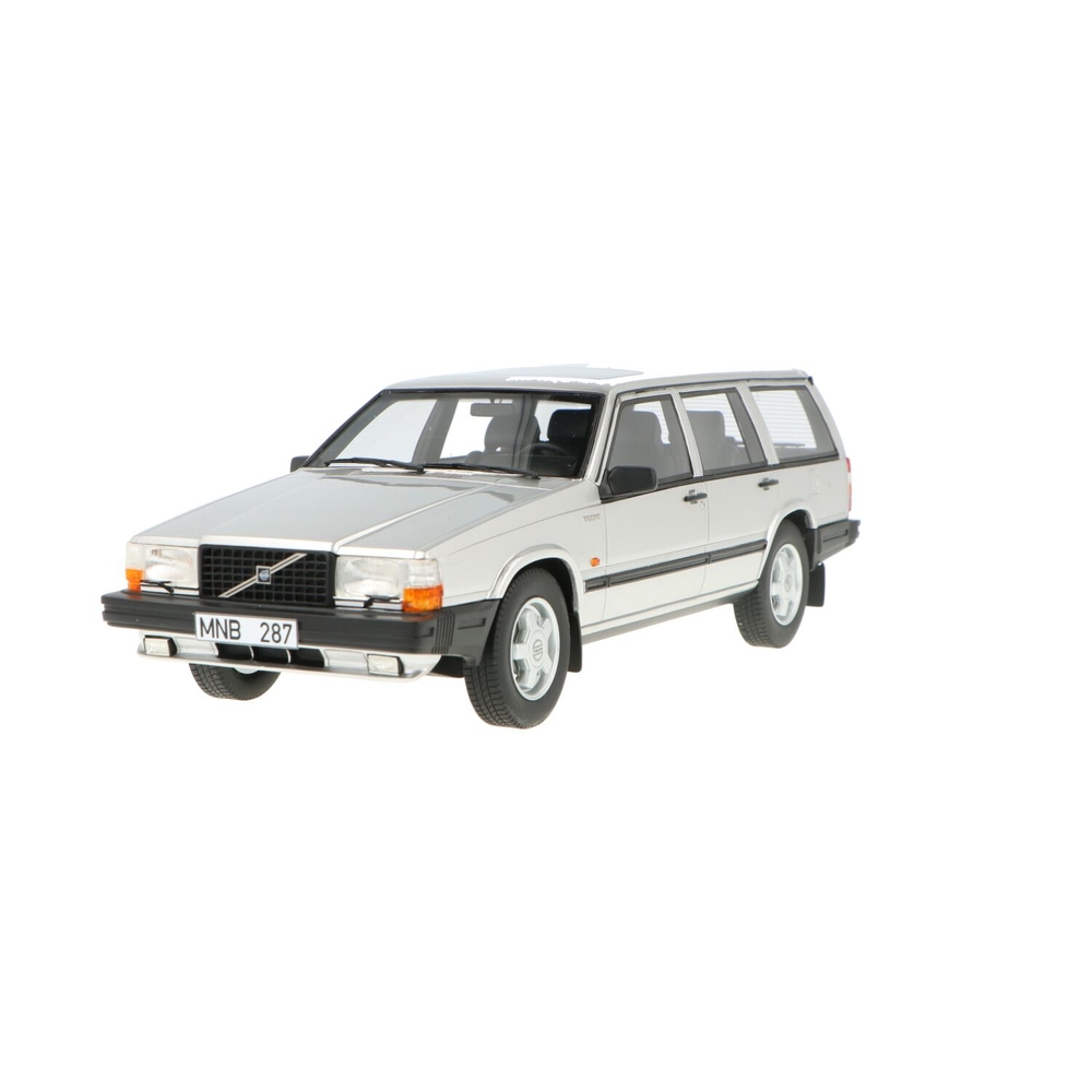 104-041 Cult 1/18 ボルボ 740 Turbo Estate Cult Scale Models 1:18 Volvo 740 Turbo Estate year 1988 red