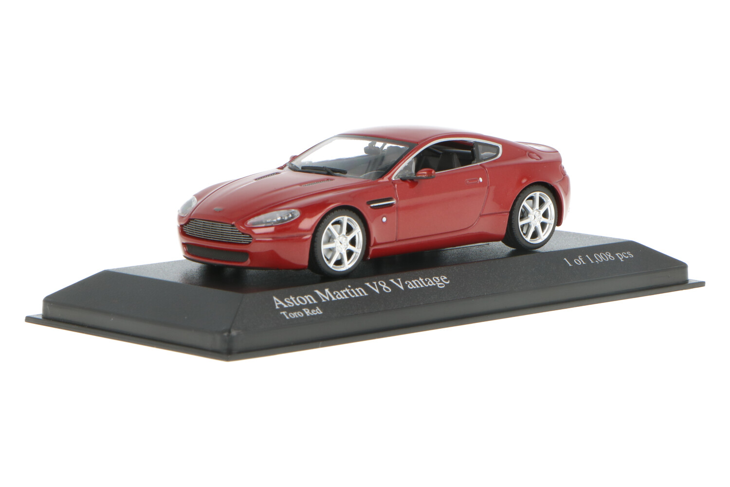 Aston martin v8 vantage diecast model shop