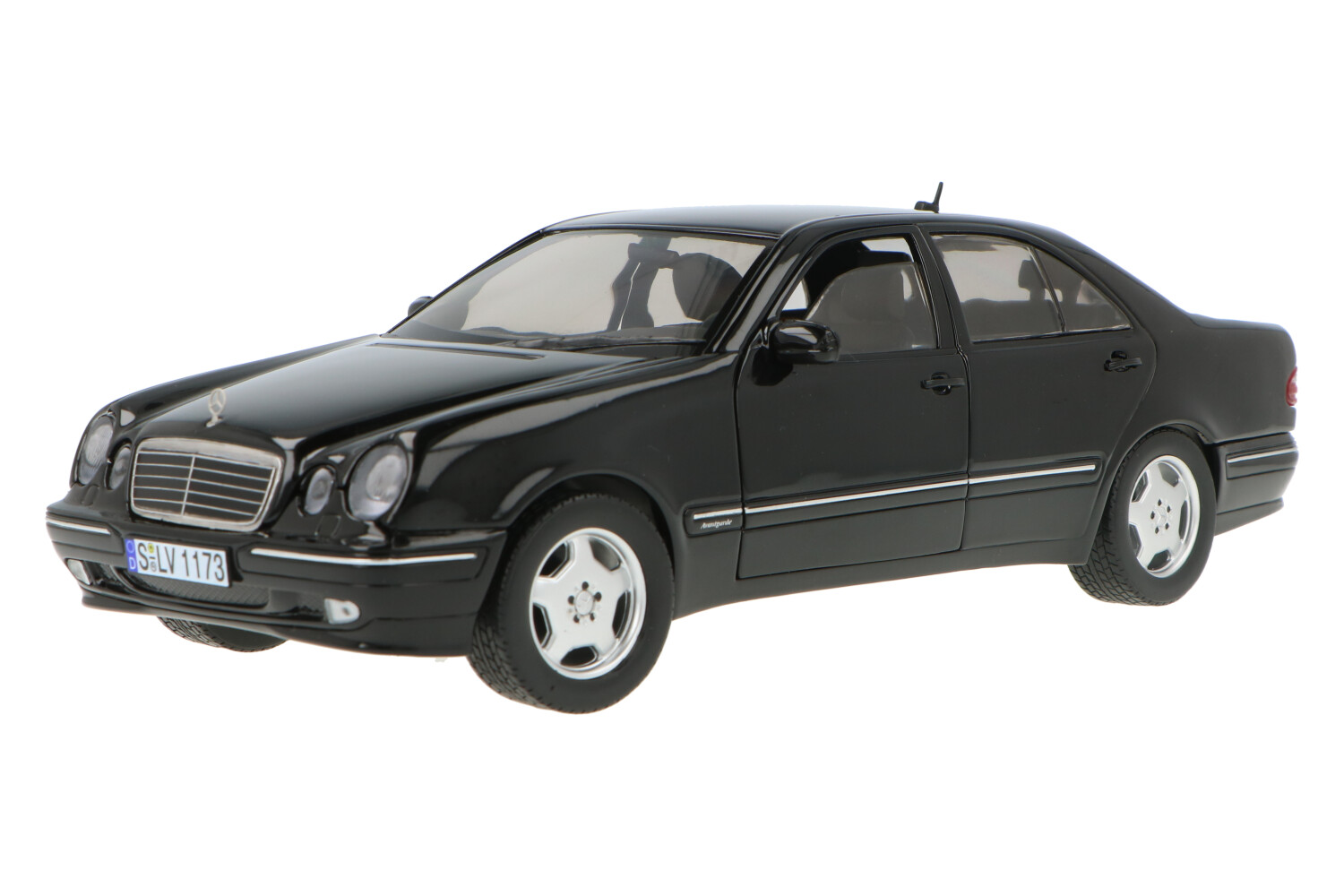 Mercedes-Benz E320 | House of Modelcars