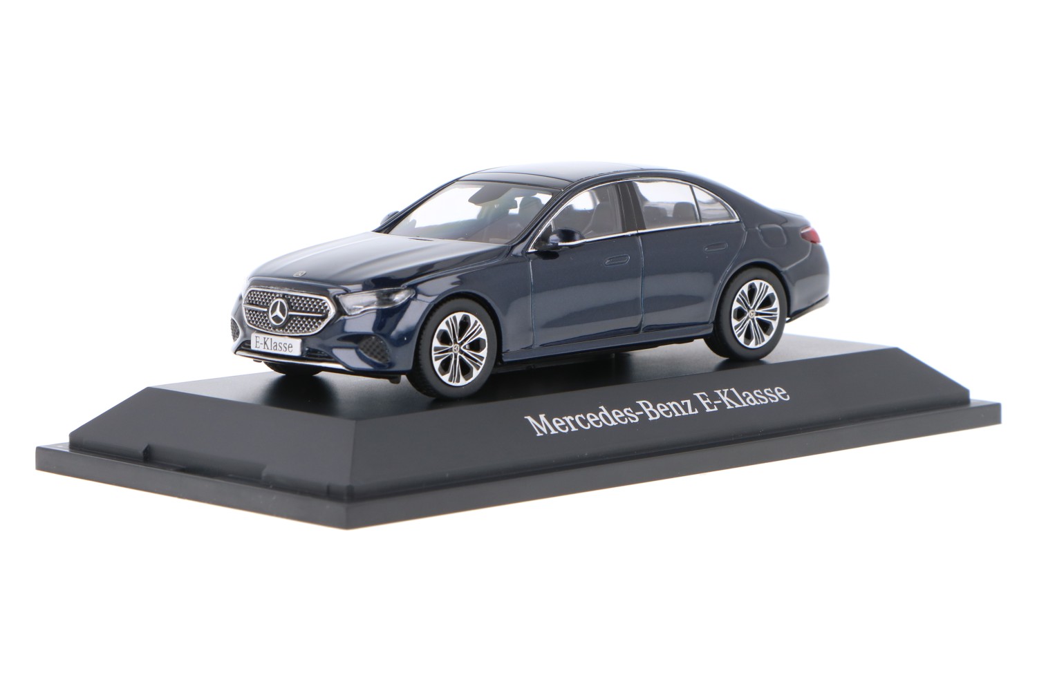 Mercedes_Benz_E_Class_B6696111