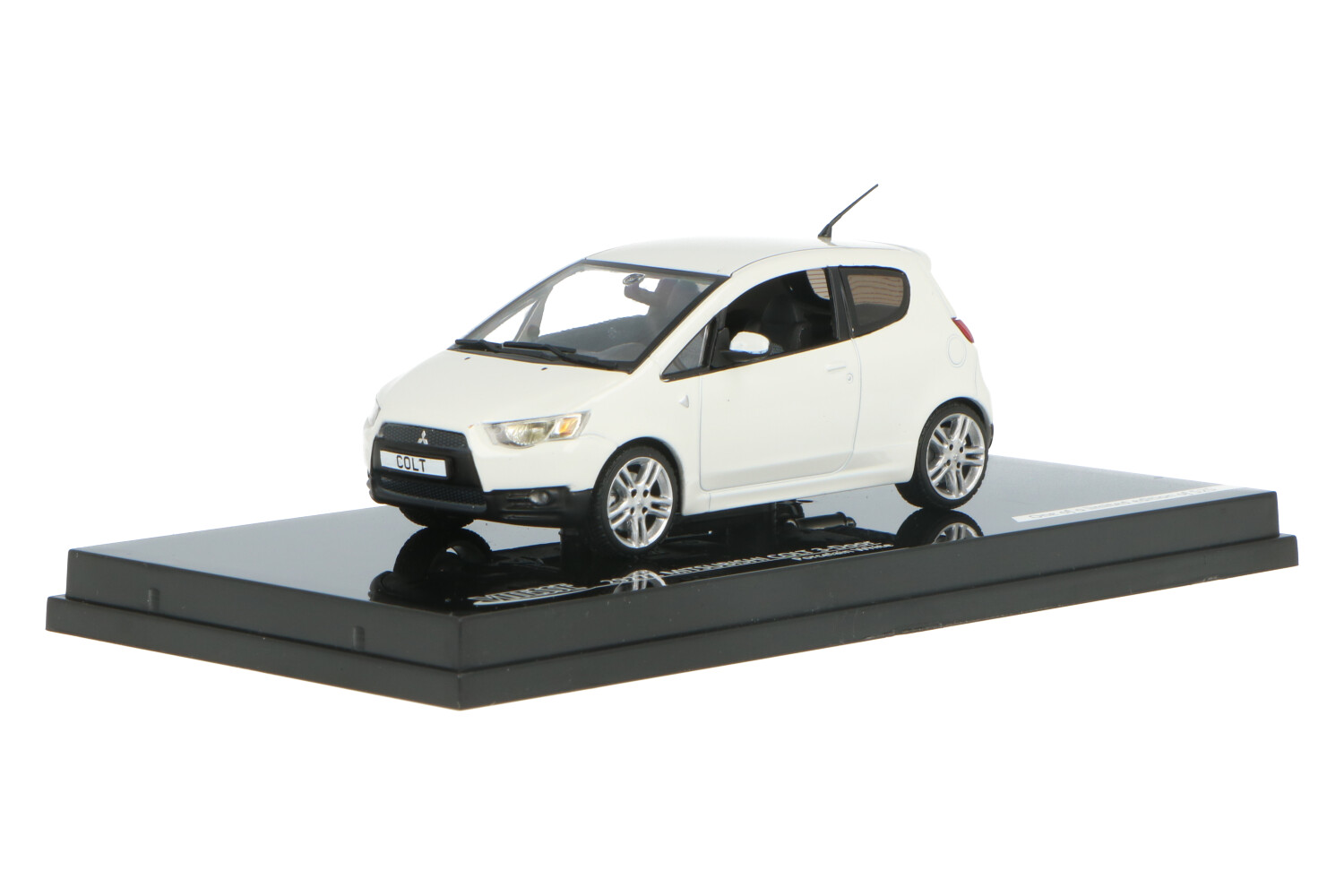 Sun Star Models 1:43 Mitsubishi New Colt 3-Türer sparkling schwarz