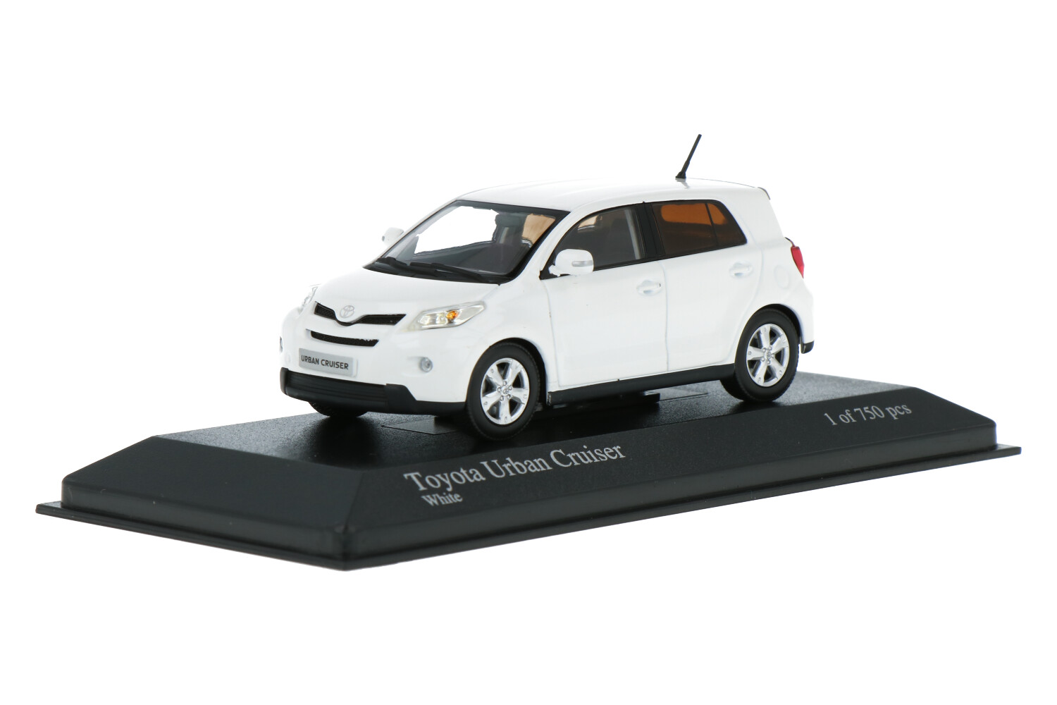 MINICHAMPS Toyota Urban Cruiser ミニカー　白 MINICHAMPS Toyota Urban Cruiser ミニカー 白 - メルカリ